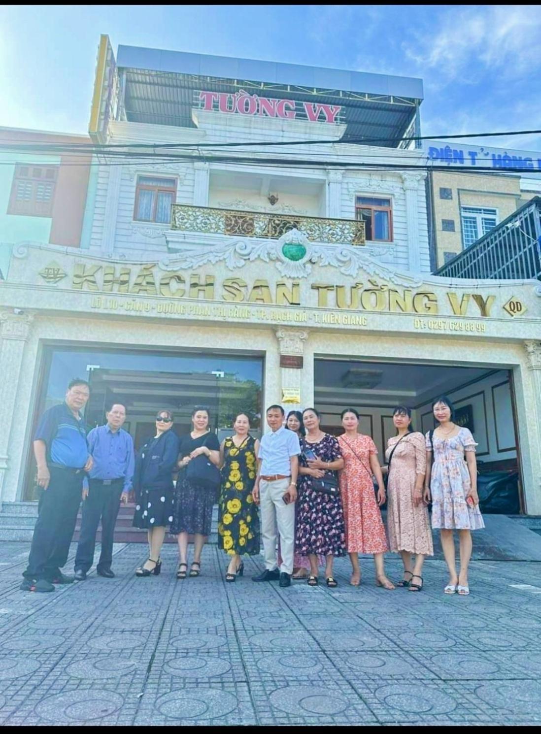 Отель Khach San Tuong Vy Ратьзя Экстерьер фото